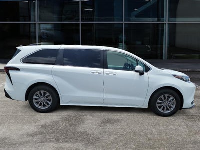 2026 Toyota Sienna LE
