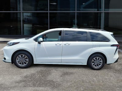 2026 Toyota Sienna LE