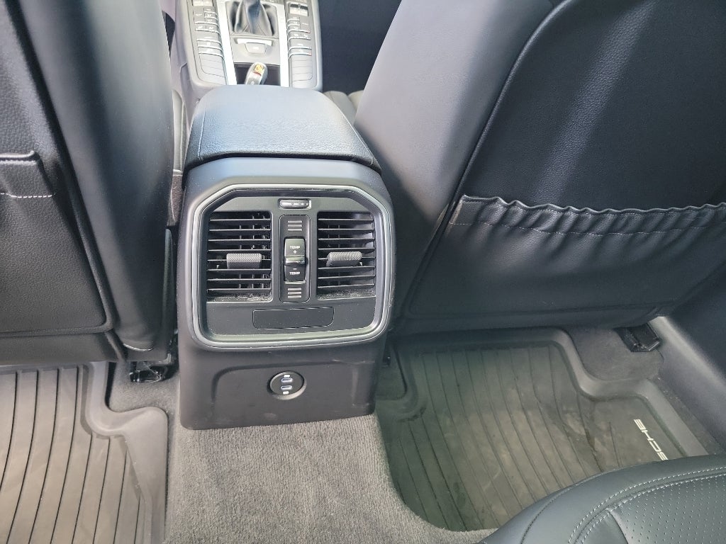 2021 Porsche Macan Base